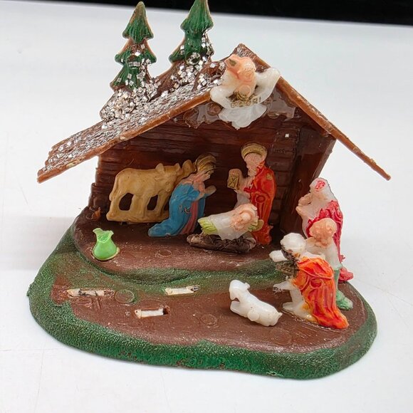 Vintage Miniature Nativity Scene Light Cover Stable & Figurines Plastic Hong Kon - Picture 2 of 8